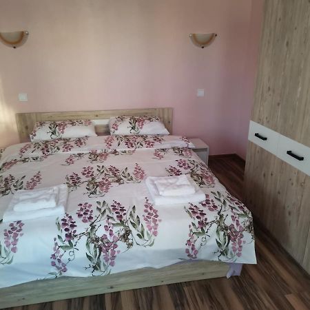 Guest Rooms Mihaylovi Pavel Banja Exteriér fotografie