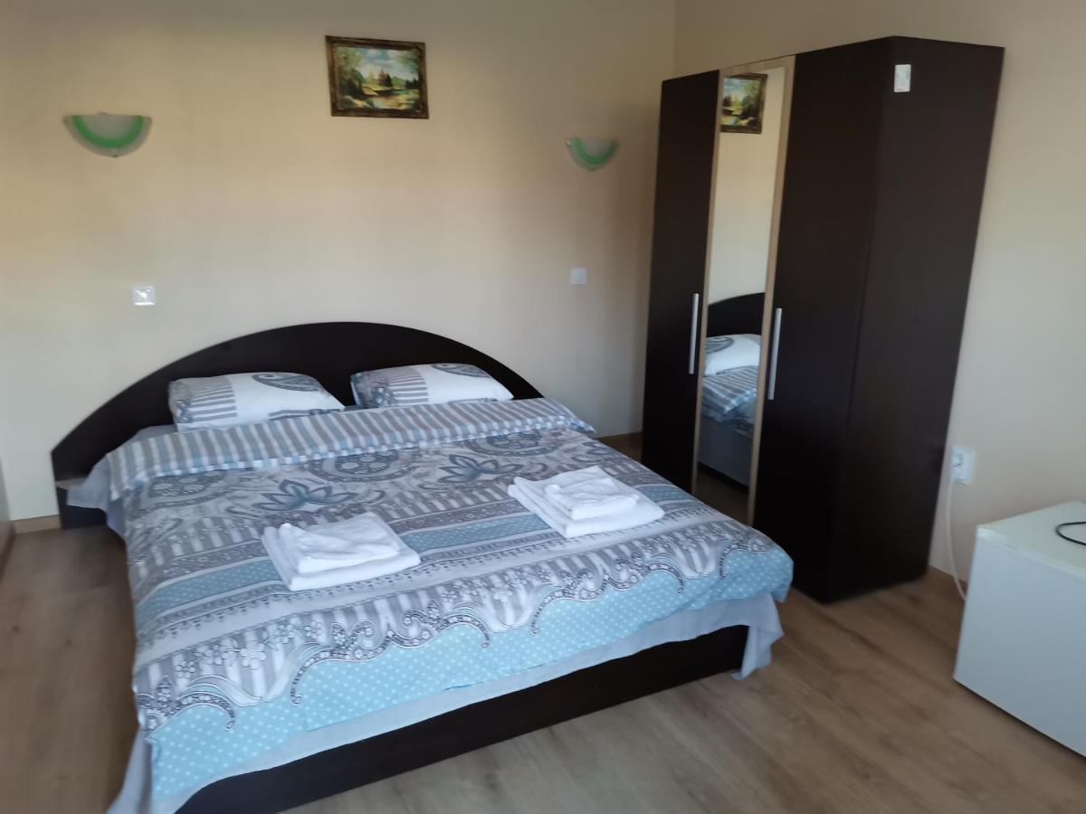 Guest Rooms Mihaylovi Pavel Banja Exteriér fotografie