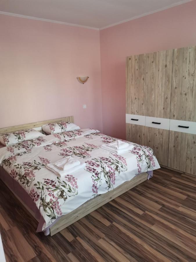 Guest Rooms Mihaylovi Pavel Banja Exteriér fotografie